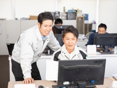 若い頃の失敗は財産です。いくらでも壁にぶつかって悩んでください。ミスをフォローしてくれる懐の深い先輩や上司、人情味のある職人さんが若手を手厚く育ててくれます。