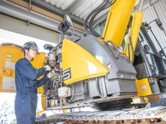 「キナンの整備職の人が来てくれた！これでなんとかなる」という、キラキラした視線を受けながらの作業は緊張の連続。どんな苦労も、最後の「ありがとう」に報われます。