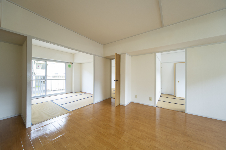 通勤に時間がかかる方には3DKの社宅を完備、有田郡、日高郡(御坊市)以外の方も大歓迎です！
一人暮らしには少し広すぎるかもしれませんが、狭いよりは断然イイ！☆
結婚後もそのまま家族で住む事もできますよ♪社員限定でなんと月額8720円で利用できます！！
