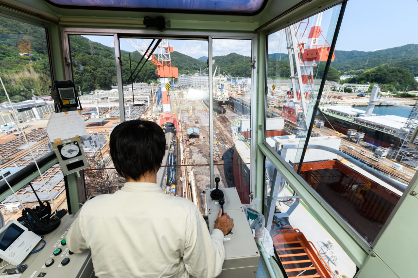 私たちの豊かな生活を支える大型船舶。あなたの手で治してみませんか？