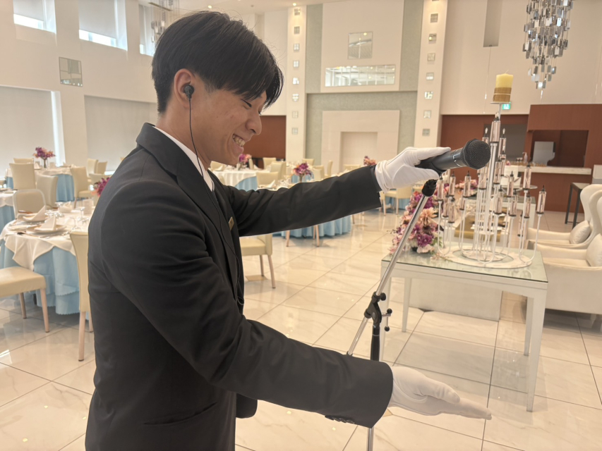 披露宴がスタートとなります。料理提供や披露宴進行のサポートを行っています。