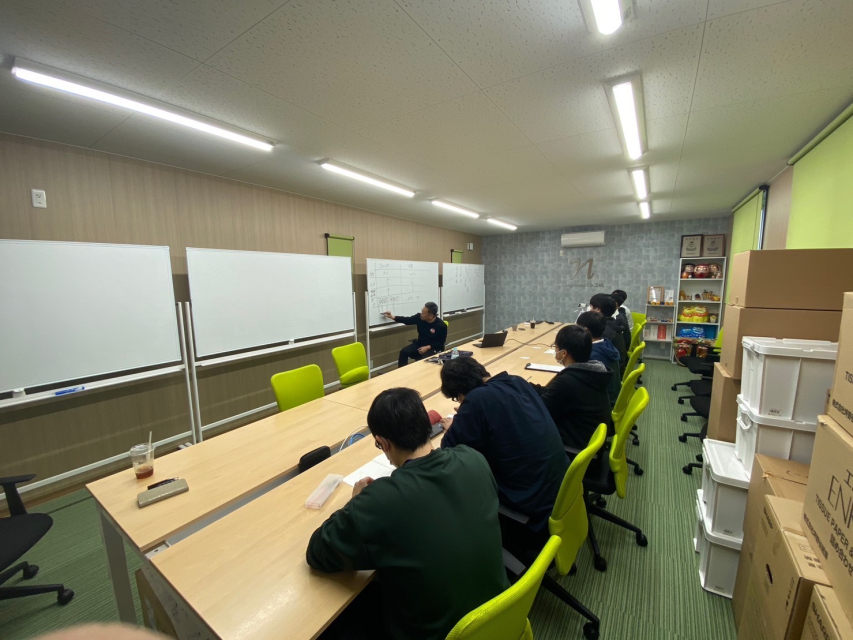 研修も充実しています。
仕事に生かせるだけでなく、自分の人生で役に立つことをたくさん学べます。