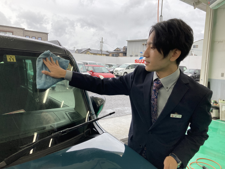 納車準備（ご購入いただいたおクルマの準備）をします。