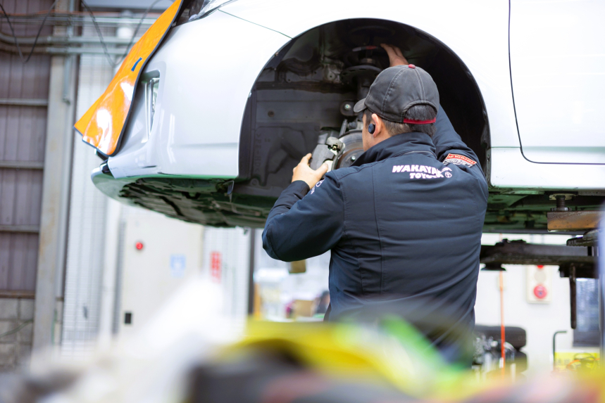 【5】車の「謎解きゲーム」にハマる！

「なんでこの音するの？」「エンジンがかからない原因は？」…車からのSOSは、まるで謎解きパズル！キミの知識とひらめきで、その謎を解き明かし、車が元気になった時の達成感はハンパない！